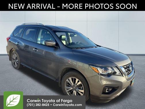 2017 Nissan Pathfinder SL