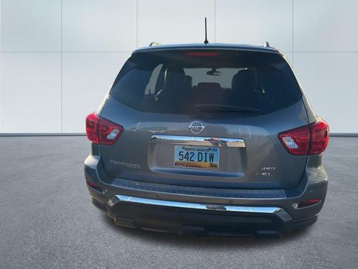 2017 Nissan Pathfinder SL