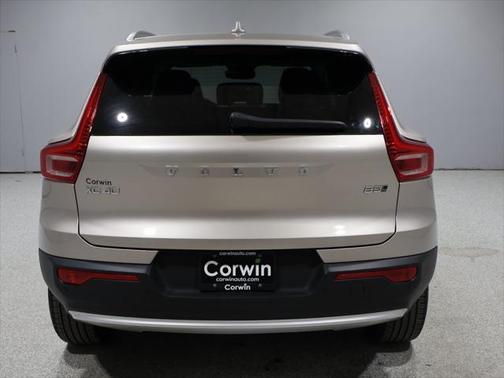 2024 Volvo XC40 B5 Core Bright Theme