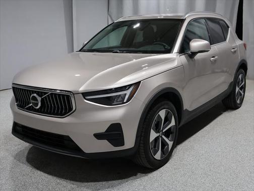 2024 Volvo XC40 B5 Core Bright Theme