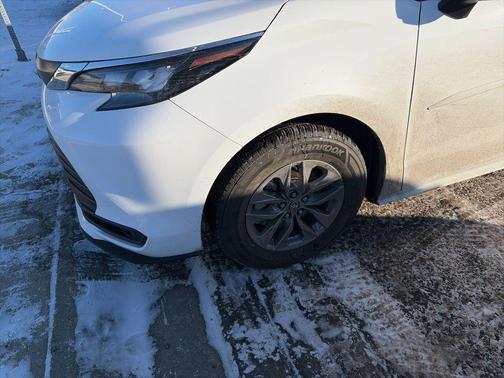 2024 Toyota Sienna LE