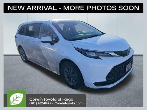 2024 Toyota Sienna LE