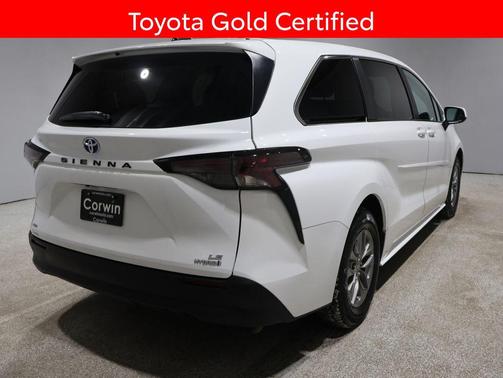 2024 Toyota Sienna LE