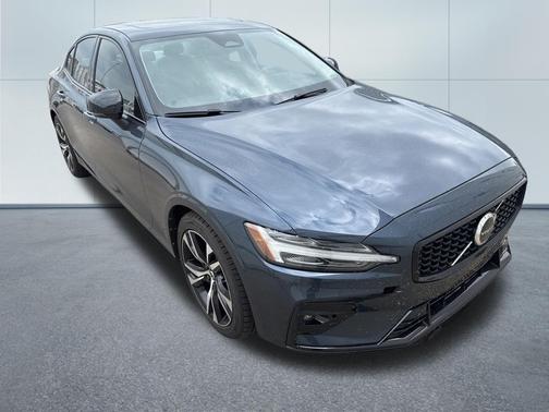Denim Blue Metallic 2023 Volvo S60 B5 Core Dark Theme