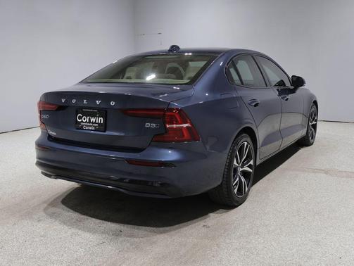 Denim Blue Metallic 2023 Volvo S60 B5 Core Dark Theme