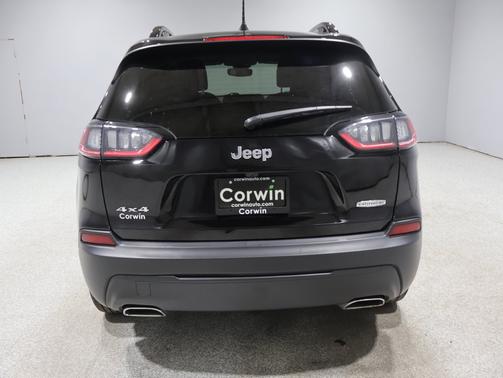 Diamond Black Crystal Pearlcoat 2022 Jeep Cherokee Latitude Lux