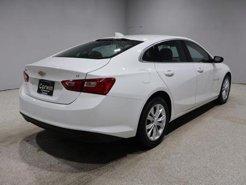 Summit White 2023 Chevrolet Malibu FWD 1LT
