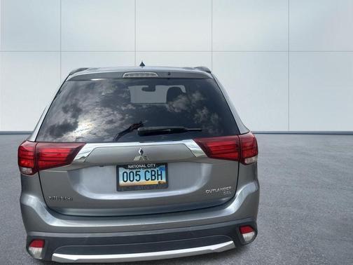 Mercury Gray Metallic 2016 Mitsubishi Outlander SEL