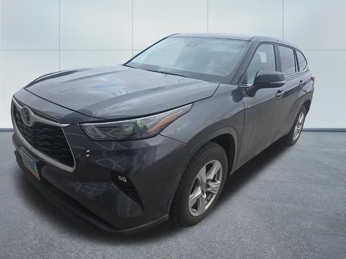 Magnetic Gray Metallic 2023 Toyota Highlander LE