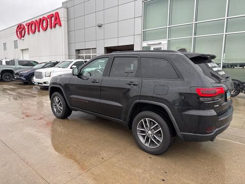 2017 Jeep Grand Cherokee Laredo