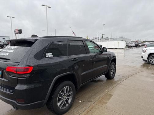 2017 Jeep Grand Cherokee Laredo