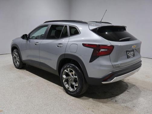 Sterling Gray Metallic 2025 Chevrolet Trax LT