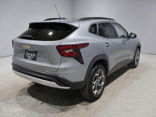 Sterling Gray Metallic 2025 Chevrolet Trax LT