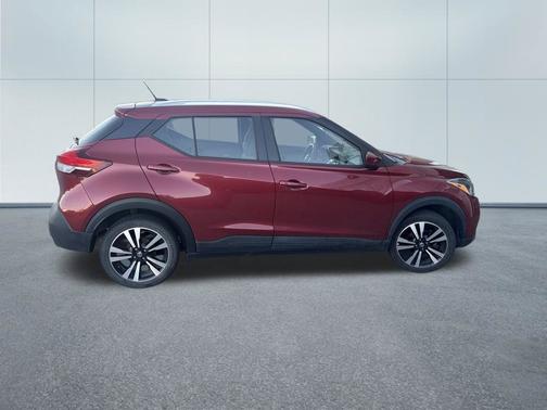 Cayenne Red Metallic 2019 Nissan Kicks SV
