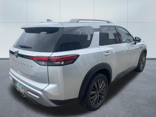 Brilliant Silver Metallic 2023 Nissan Pathfinder SL 4WD