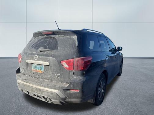 2017 Nissan Pathfinder SL