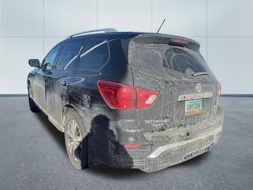 2017 Nissan Pathfinder SL