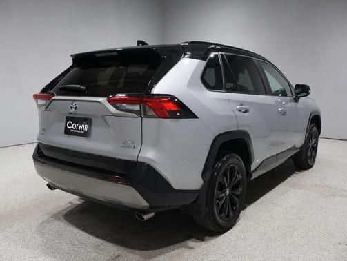 2022 Toyota RAV4 Hybrid SE