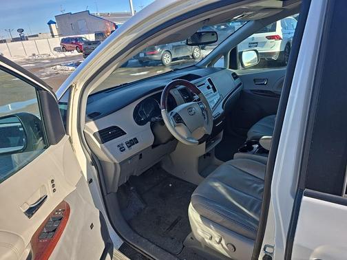 2012 Toyota Sienna XLE