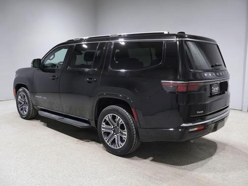 Diamond Black Crystal Pearlcoat 2024 Jeep Wagoneer Series II 4x4