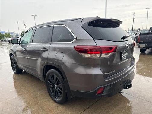 2019 Toyota Highlander SE