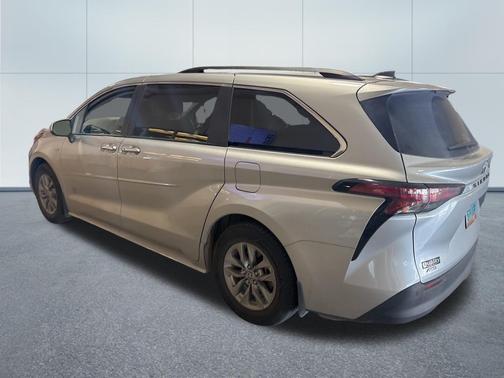 2022 Toyota Sienna XLE