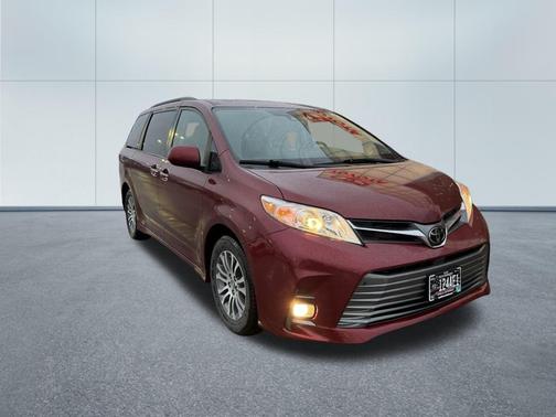 2020 Toyota Sienna XLE