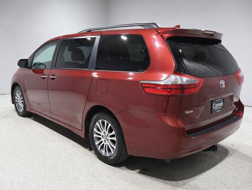 2020 Toyota Sienna XLE