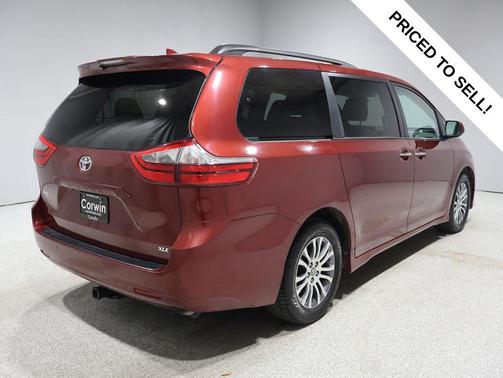 2020 Toyota Sienna XLE