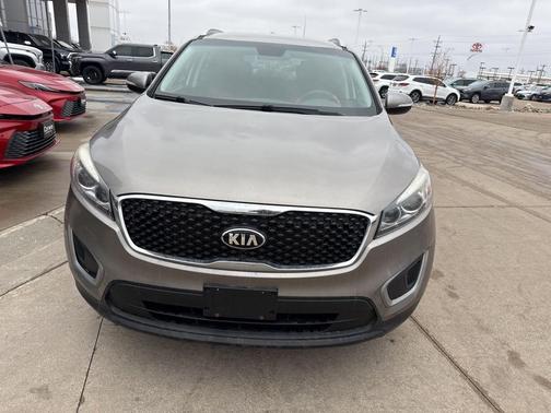 Titanium Silver 2016 Kia Sorento LX