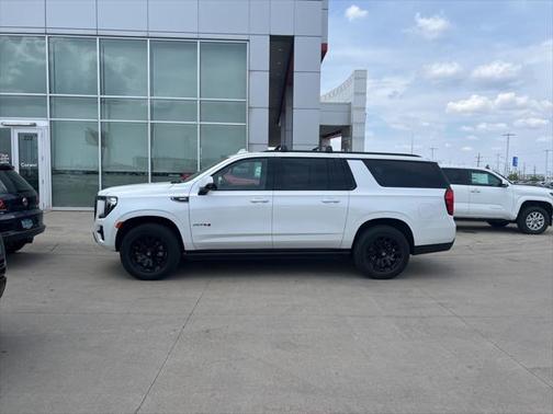 2021 GMC Yukon XL 4WD AT4