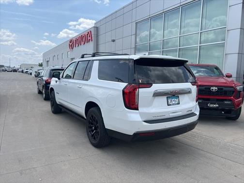 2021 GMC Yukon XL 4WD AT4
