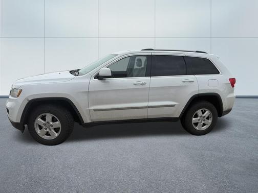 Bright White Clearcoat 2013 Jeep Grand Cherokee Laredo