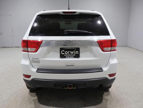 Bright White Clearcoat 2013 Jeep Grand Cherokee Laredo