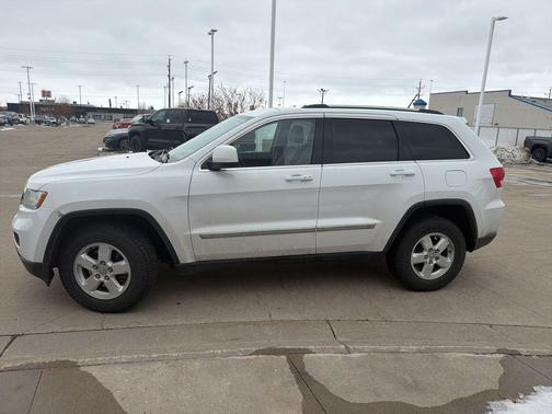 Bright White Clearcoat 2013 Jeep Grand Cherokee Laredo