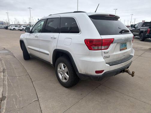 Bright White Clearcoat 2013 Jeep Grand Cherokee Laredo