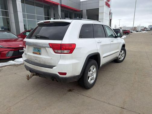 Bright White Clearcoat 2013 Jeep Grand Cherokee Laredo
