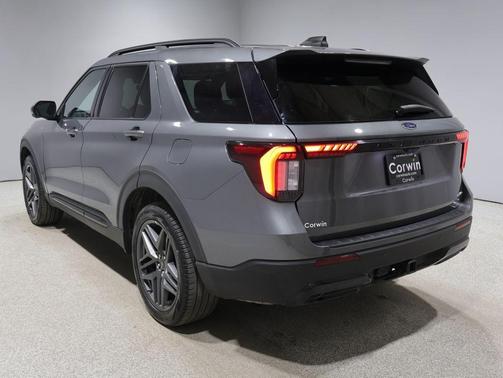 CARBONIZED GRAY METALLIC 2025 Ford Explorer ST-Line