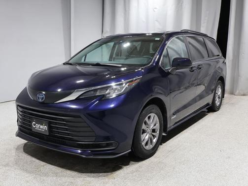 2021 Toyota Sienna LE