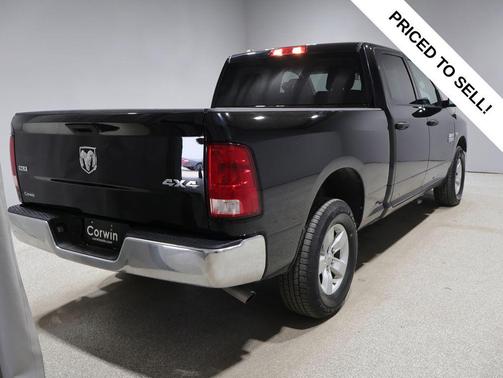 Diamond Black Crystal Pearlcoat 2023 RAM 1500 Classic SLT