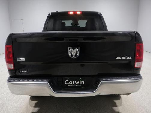 Diamond Black Crystal Pearlcoat 2023 RAM 1500 Classic SLT