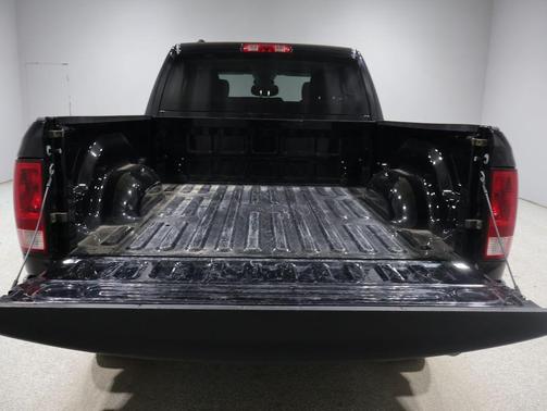 Diamond Black Crystal Pearlcoat 2023 RAM 1500 Classic SLT