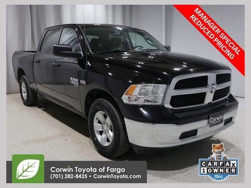 Diamond Black Crystal Pearlcoat 2023 RAM 1500 Classic SLT