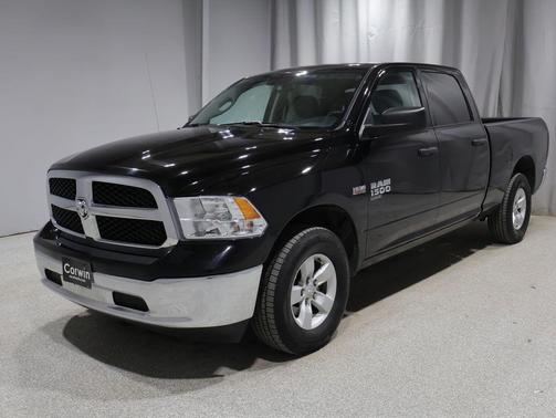 Diamond Black Crystal Pearlcoat 2023 RAM 1500 Classic SLT