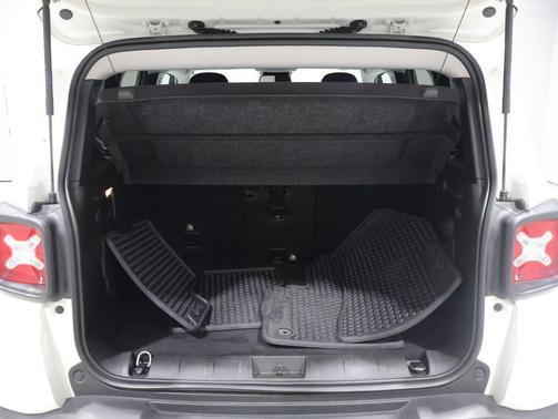 Alpine White Clearcoat 2021 Jeep Renegade Latitude