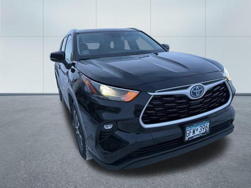 2022 Toyota Highlander Hybrid XLE
