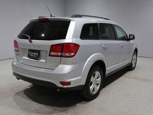 Bright Silver Metallic Clearcoat 2011 Dodge Journey Mainstreet