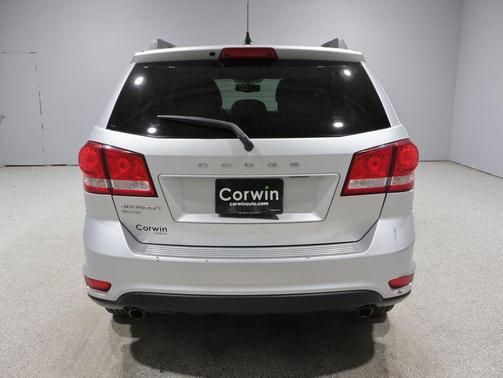 Bright Silver Metallic Clearcoat 2011 Dodge Journey Mainstreet