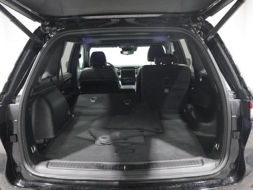 Diamond Black Crystal Pearlcoat 2023 Jeep Grand Cherokee Altitude