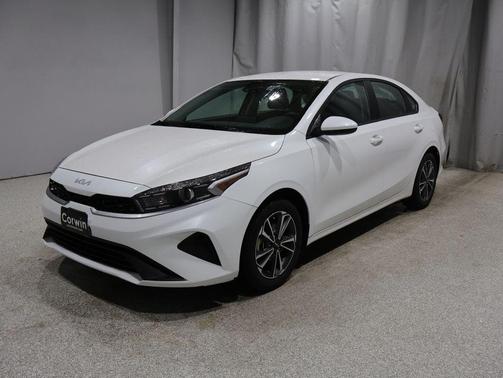 Snow White Pearl 2024 Kia Forte LXS